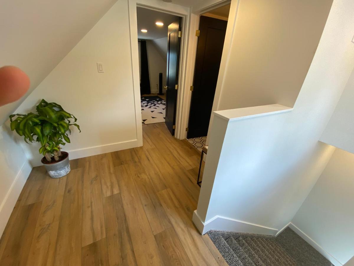 Stylish Downtown Kingsville Getaway With Putting Green, Firepit & Games Exterior foto